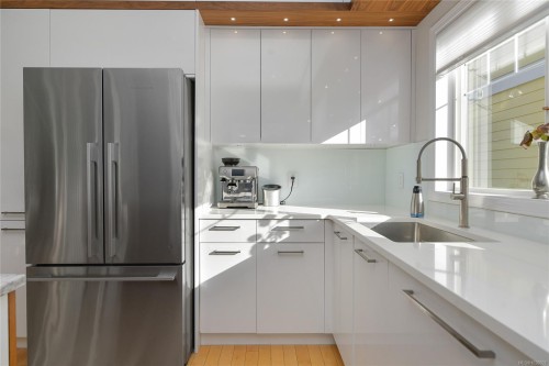 486 Foster St, Esquimalt, BC 