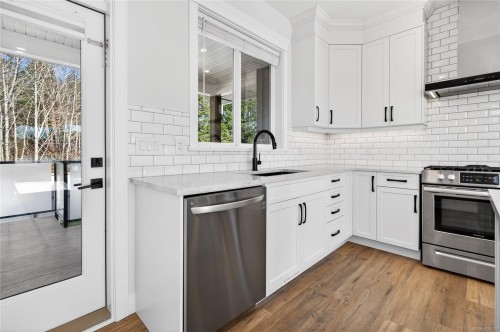 2224 Valley View Dr, Courtenay, BC 