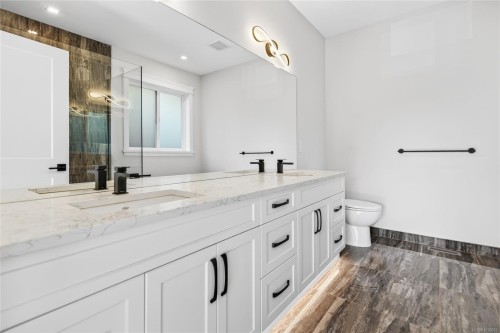 2224 Valley View Dr, Courtenay, BC 