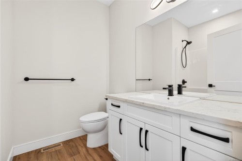 2224 Valley View Dr, Courtenay, BC 