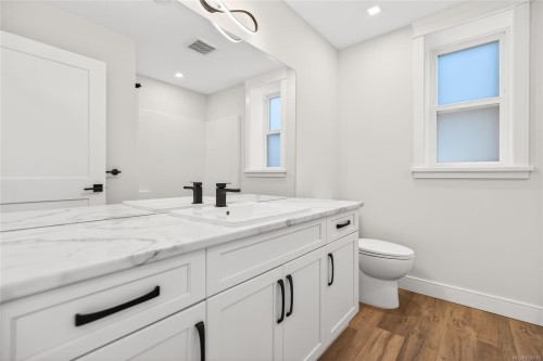 2224 Valley View Dr, Courtenay, BC 