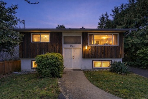 3905 Grange Rd, Saanich, BC 