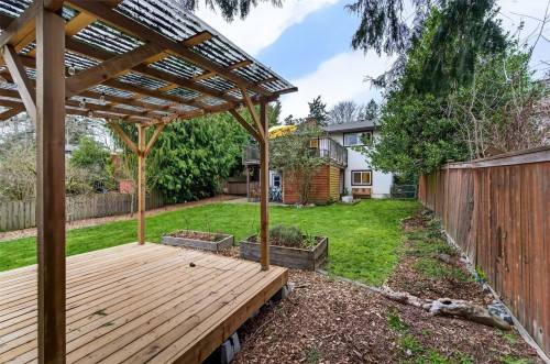 3905 Grange Rd, Saanich, BC 