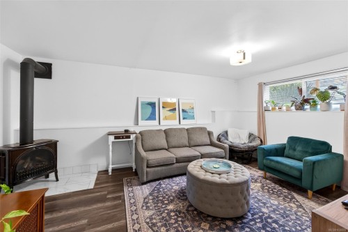 3905 Grange Rd, Saanich, BC 