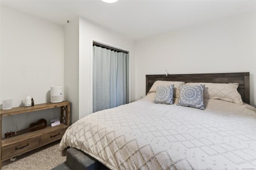 3905 Grange Rd, Saanich, BC 