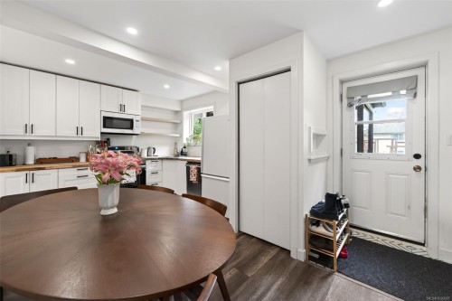 3905 Grange Rd, Saanich, BC 