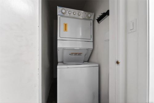 3905 Grange Rd, Saanich, BC 