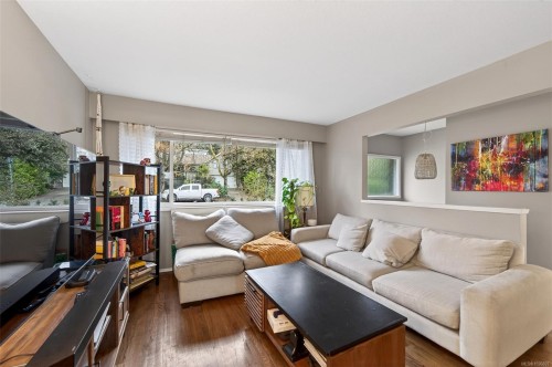 3905 Grange Rd, Saanich, BC 