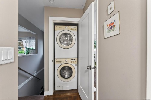 3905 Grange Rd, Saanich, BC 