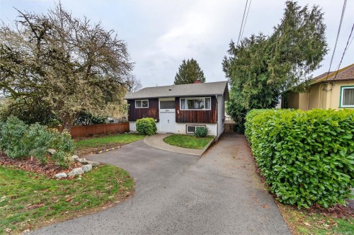 3905 Grange Rd, Saanich, BC 