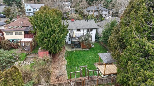 3905 Grange Rd, Saanich, BC 