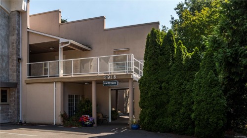 105-3915 St. Georges Lane, Saanich, BC - Outdoor
