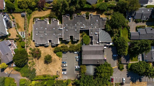 105-3915 St. Georges Lane, Saanich, BC - Outdoor With View