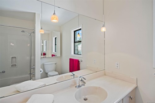 4059 Cavallin Crt, Saanich, BC 