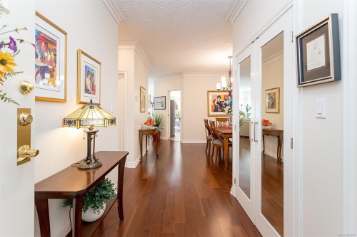 4-910 Maltwood Terr, Saanich, BC - Indoor Photo Showing Other Room