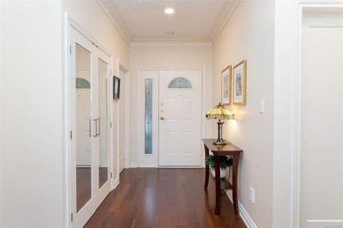 4-910 Maltwood Terr, Saanich, BC - Indoor Photo Showing Other Room