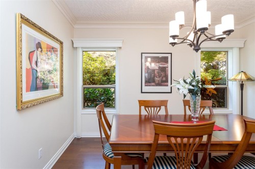 4-910 Maltwood Terr, Saanich, BC - Indoor Photo Showing Dining Room