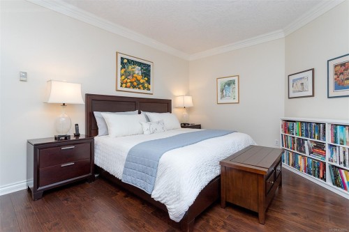 4-910 Maltwood Terr, Saanich, BC - Indoor Photo Showing Bedroom