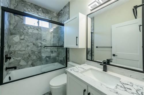 1246 Reynolds Rd, Saanich, BC 