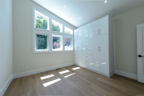 1246 Reynolds Rd, Saanich, BC 