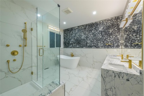 1246 Reynolds Rd, Saanich, BC 