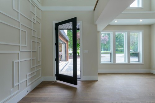 1246 Reynolds Rd, Saanich, BC 