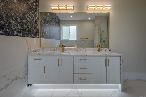 1246 Reynolds Rd, Saanich, BC 