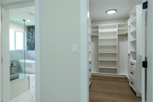 1246 Reynolds Rd, Saanich, BC 