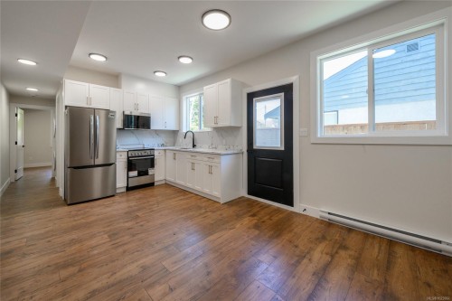 1246 Reynolds Rd, Saanich, BC 