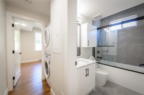 1246 Reynolds Rd, Saanich, BC 