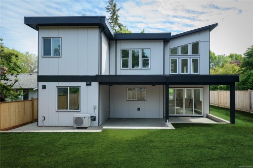 1246 Reynolds Rd, Saanich, BC 