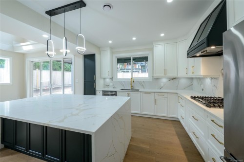 1246 Reynolds Rd, Saanich, BC 