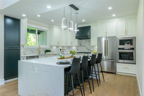 1246 Reynolds Rd, Saanich, BC 