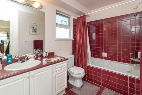 485 Sturdee St, Esquimalt, BC - Indoor Photo Showing Bathroom