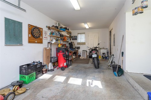 485 Sturdee St, Esquimalt, BC - Indoor Photo Showing Garage