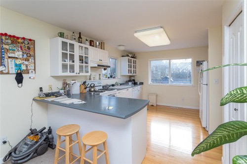 485 Sturdee St, Esquimalt, BC - Indoor