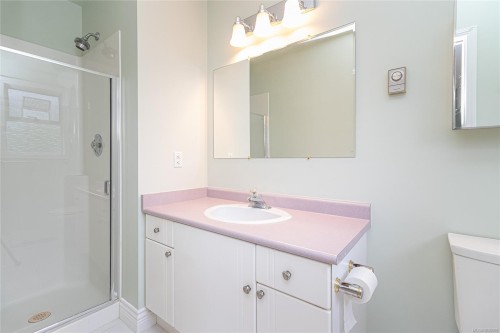 2320 Hazelton Pl, Saanich, BC 