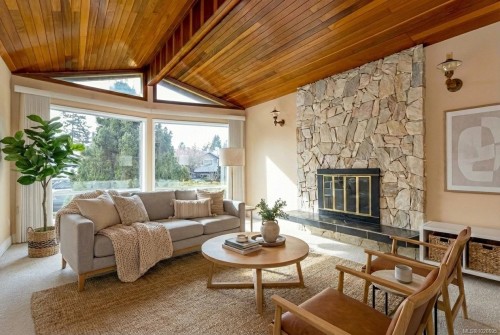 2320 Hazelton Pl, Saanich, BC 