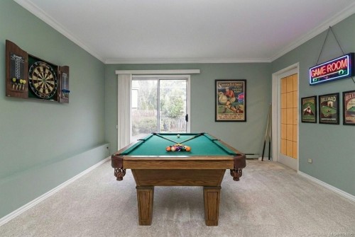 2320 Hazelton Pl, Saanich, BC 