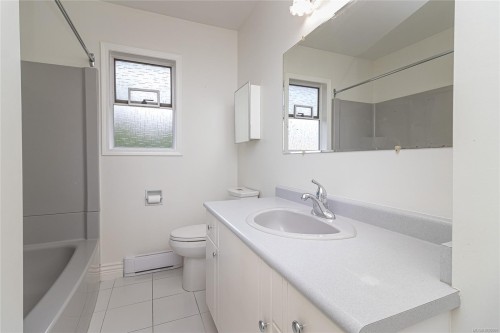 2320 Hazelton Pl, Saanich, BC 