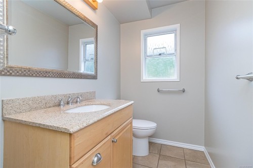 2320 Hazelton Pl, Saanich, BC 