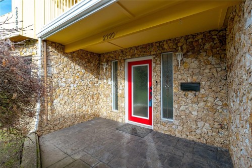 2320 Hazelton Pl, Saanich, BC 