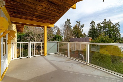 2320 Hazelton Pl, Saanich, BC 