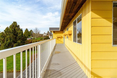 2320 Hazelton Pl, Saanich, BC 