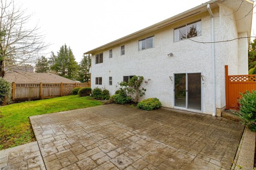 2320 Hazelton Pl, Saanich, BC 