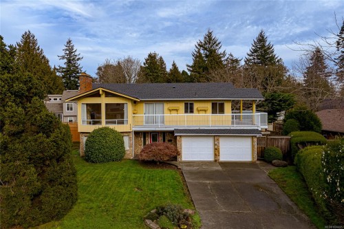 2320 Hazelton Pl, Saanich, BC 