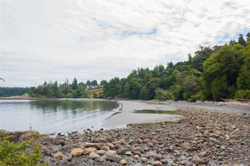 2320 Hazelton Pl, Saanich, BC 