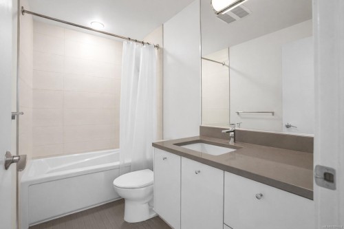 102-1014 Park Blvd, Victoria, BC - Indoor Photo Showing Bathroom