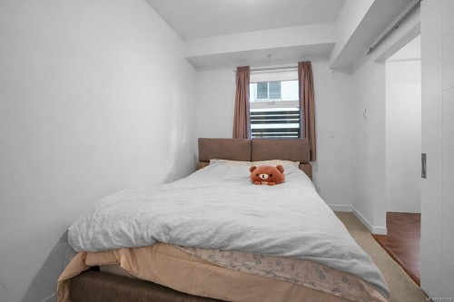 102-1014 Park Blvd, Victoria, BC - Indoor Photo Showing Bedroom