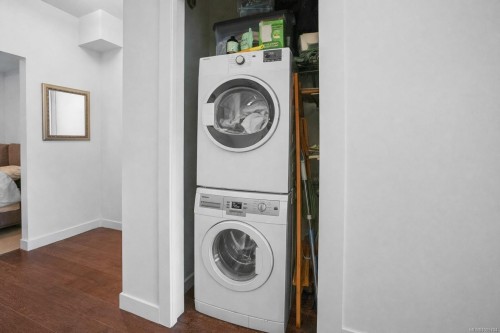 102-1014 Park Blvd, Victoria, BC - Indoor Photo Showing Laundry Room